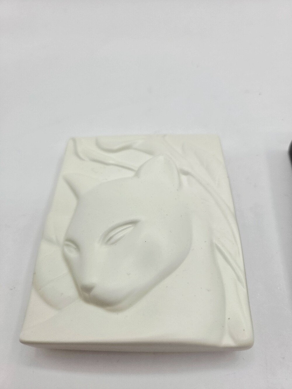Hallmark Vintage Sculpted White Cat Porcelain Trinket Box - Art Deco - Picture 5 of 7